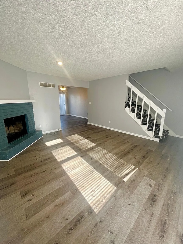 Building Photo - 405 NE Highland Ln