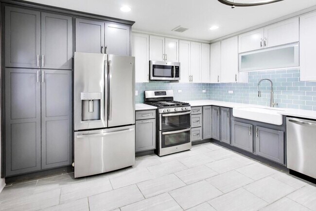 Building Photo - 6882 W Touhy Ave