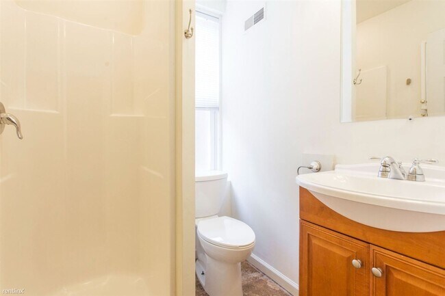 Building Photo - Delightful 5BR 3BA Townhome near Temple Un...