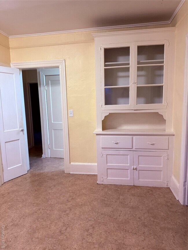 Building Photo - 64 Anstice St