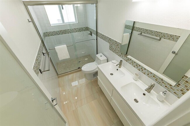 Building Photo - 1162 Hayes St