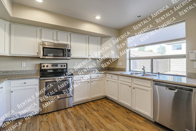 Building Photo - 12610 W Medlock Dr