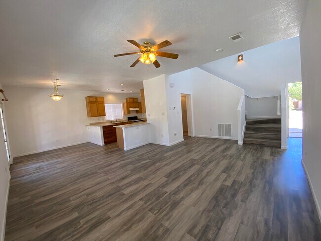 Building Photo - 1412 Stone Canyon Rd NE