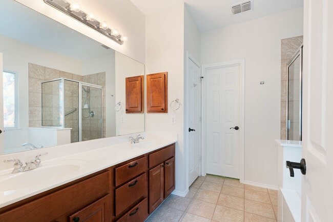 Building Photo - Boerne, TX -Gorgeous home in Kendall County Estates