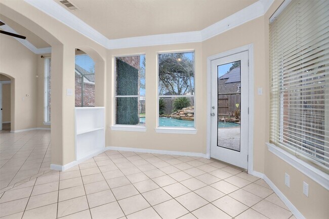 Building Photo - 1010 Maple Run Dr