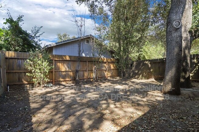 Building Photo - 7423 Willowcreek Dr