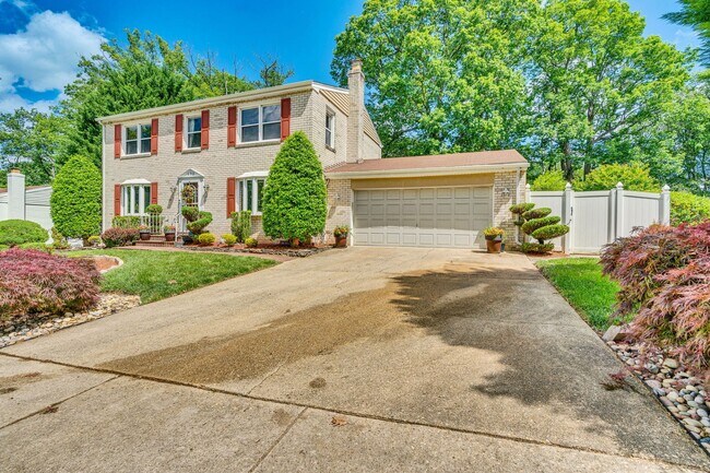 Building Photo - Modern 4 BR Colonial Retreat in River Bend...