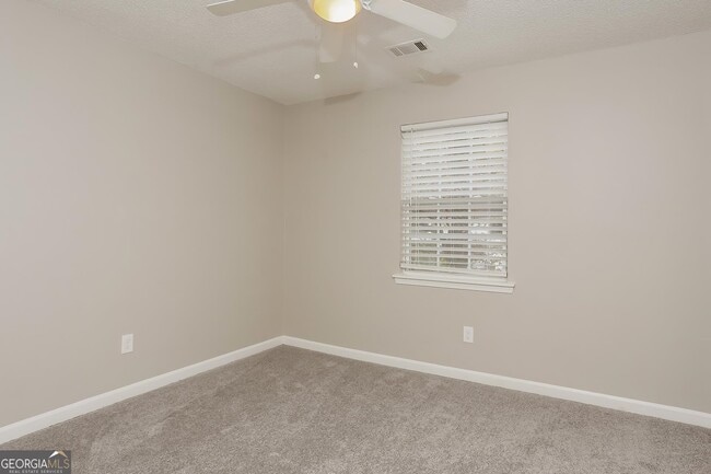 Building Photo - 2453 Crestdale Cir SE