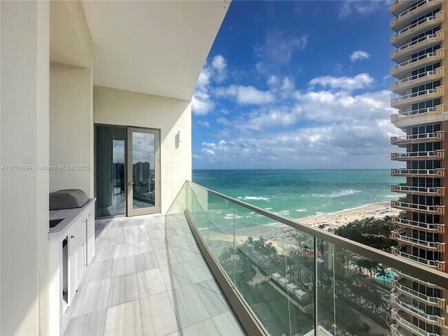 Building Photo - 17901 Collins Ave