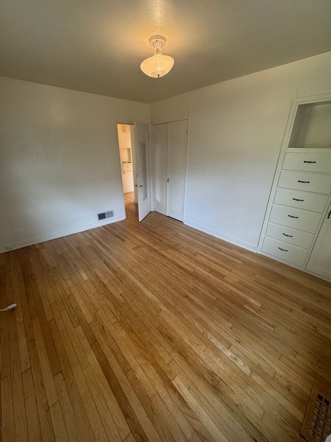 Building Photo - Available Now! 3 Bedroom Home Near OSU – $2,295/month