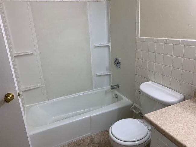 Building Photo - 95 Powers St