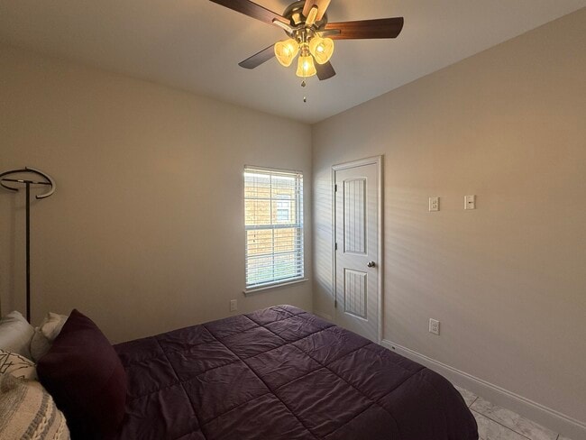 Building Photo - 411 Niceville Ave