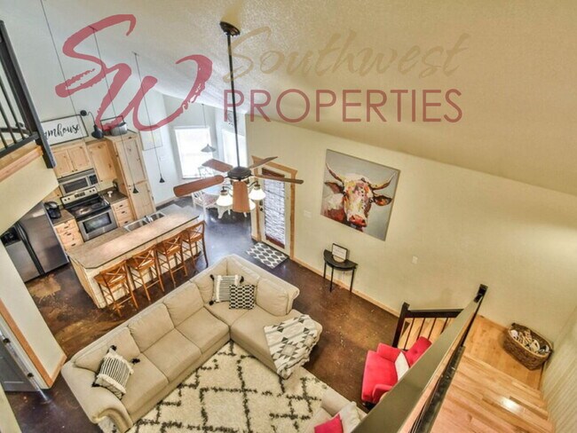 Building Photo - Luxurious two-story townhouse