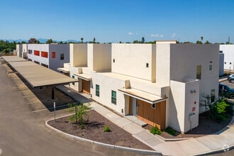 Building Photo - Libertad Glendale