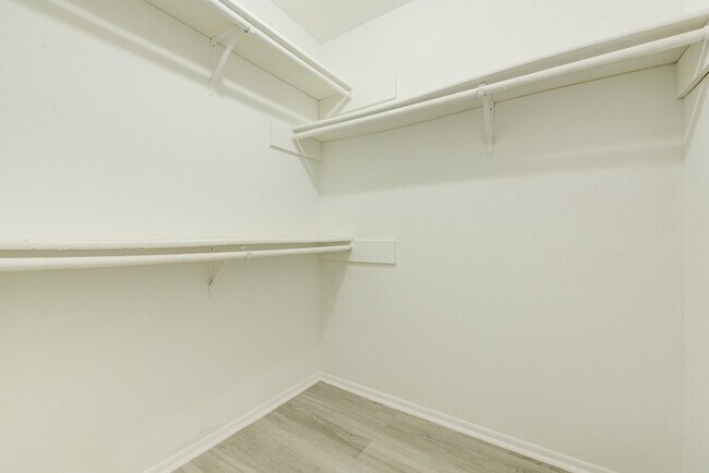 Building Photo - 20135 Telegraph Square Ln