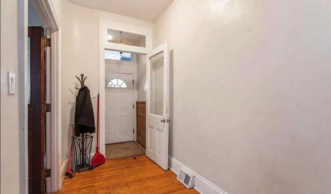 Building Photo - 413 N 33rd St