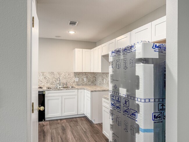 Building Photo - 1203 Quebec Dr