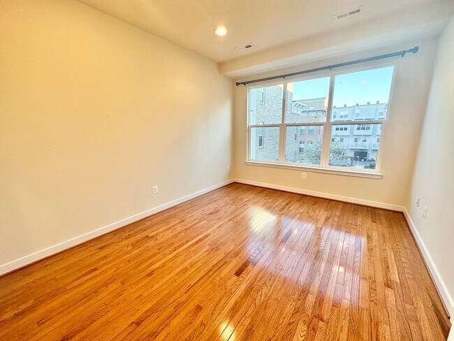 Building Photo - Amazing 3 BR/3.5 BA Townhome in Hyattsville!