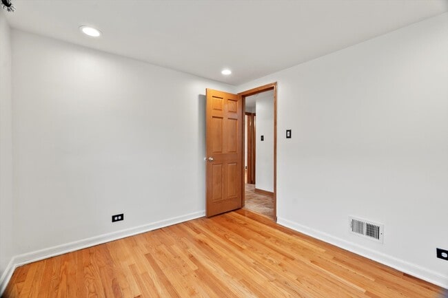 Building Photo - 5239 S Rutherford Ave