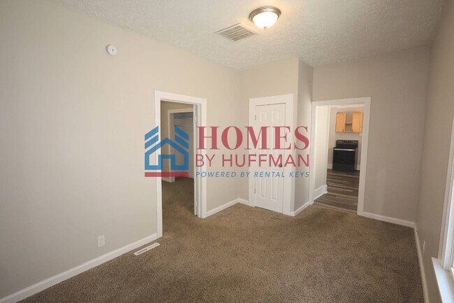 Building Photo - Two Bedroom House | Two Bathrooms