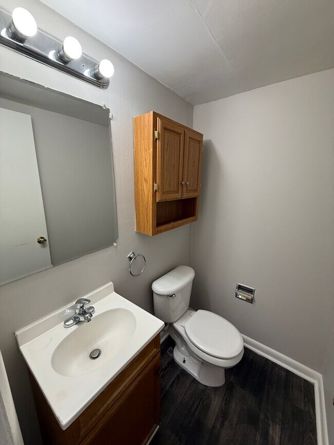 Building Photo - Spacious 2-Bedroom Townhome – Move-In Ready!