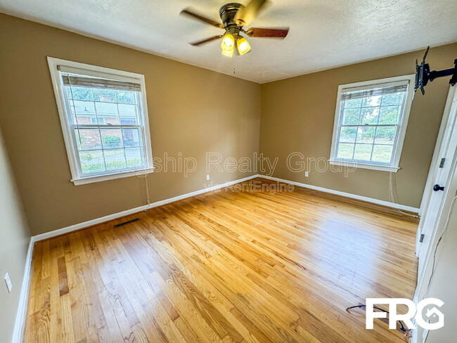 Building Photo - 207 Woodbine St