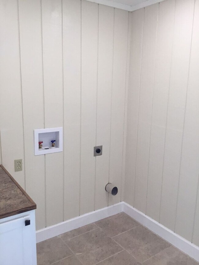 Building Photo - GORGEOUS 4/3 BROADMOOR HOME-UPDATED-MUST SEE