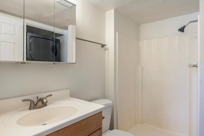 Building Photo - Conveniently Located Condo in Prospector S...
