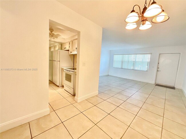 Building Photo - 419 Golden Isles Dr