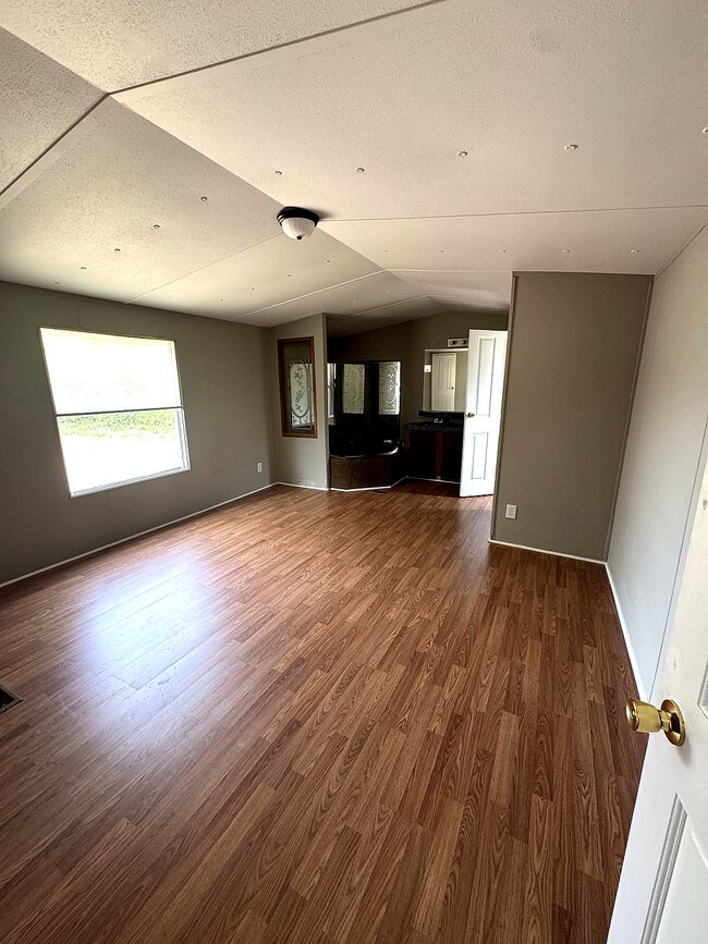 Building Photo - 330 Green Dragon Dr