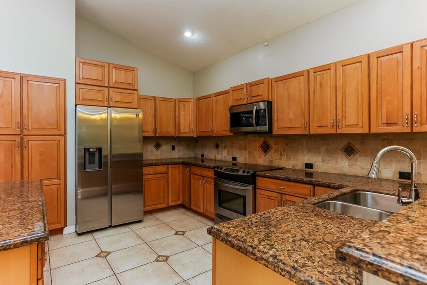 Building Photo - 12020 Glenmore Dr