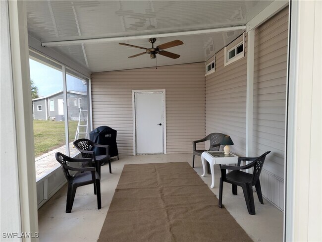 Building Photo - 4700 Tahiti Dr