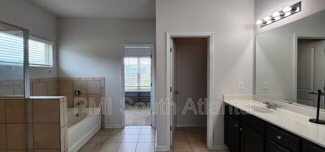 Building Photo - 633 Amrose Way