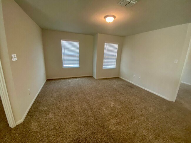 Building Photo - Spacious 4/2.5 beauty ~ Refrigerator/Washe...