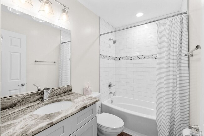 Building Photo - 433 Belle Dr