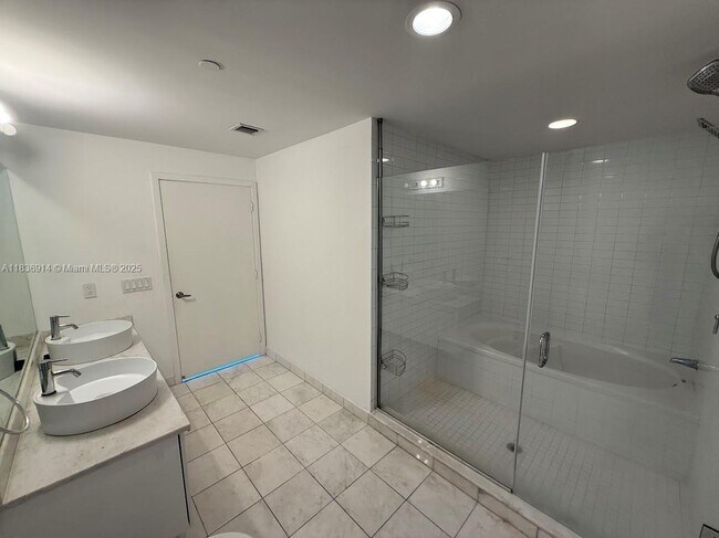 Building Photo - 888 Biscayne Blvd
