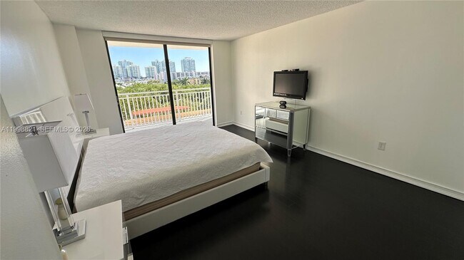 Building Photo - 210 174th St