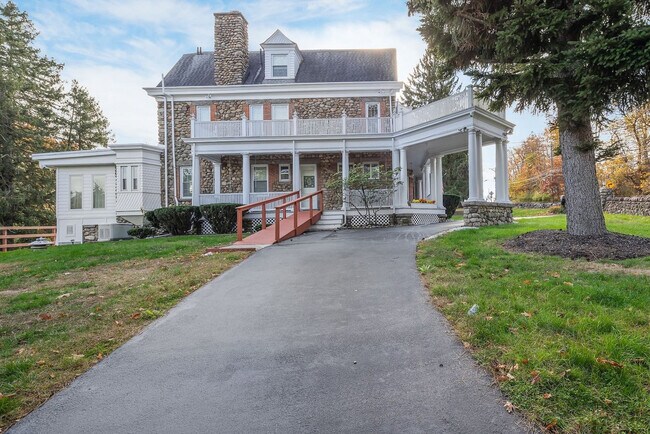 Building Photo - 64 Montebello Rd