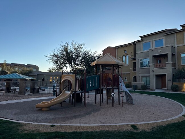 Building Photo - Modern 2-Bedroom Townhouse in Gilbert