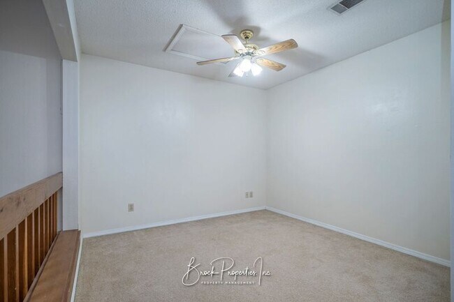 Building Photo - 5001 Grande Dr