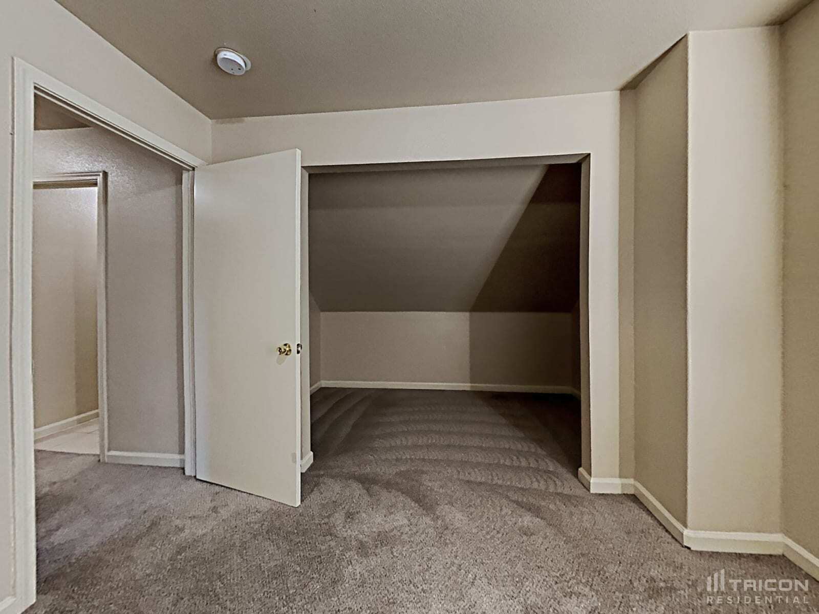 Building Photo - 9722 Spruce Ridge Dr