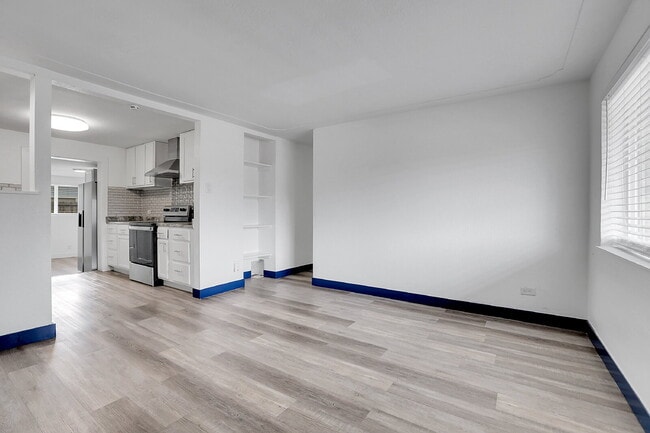 Building Photo - $2,550 - 3 Bed, 2 Bath Updated Home in Den...