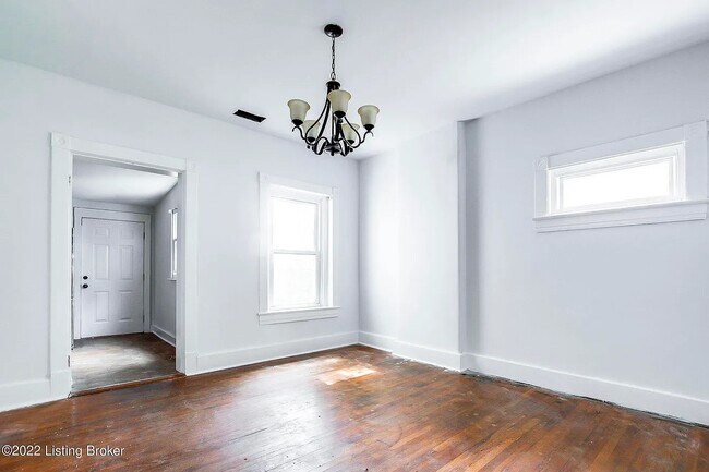 Building Photo - 2158 Sherwood Ave