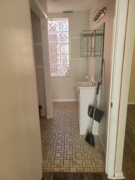 Half bath and laundry (washer/dryer) - 1043 S Trenton Ave