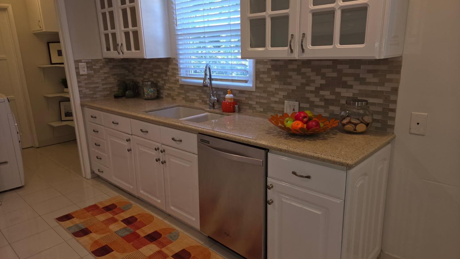 kitchen window & sink - 3514 S Burnside Ave