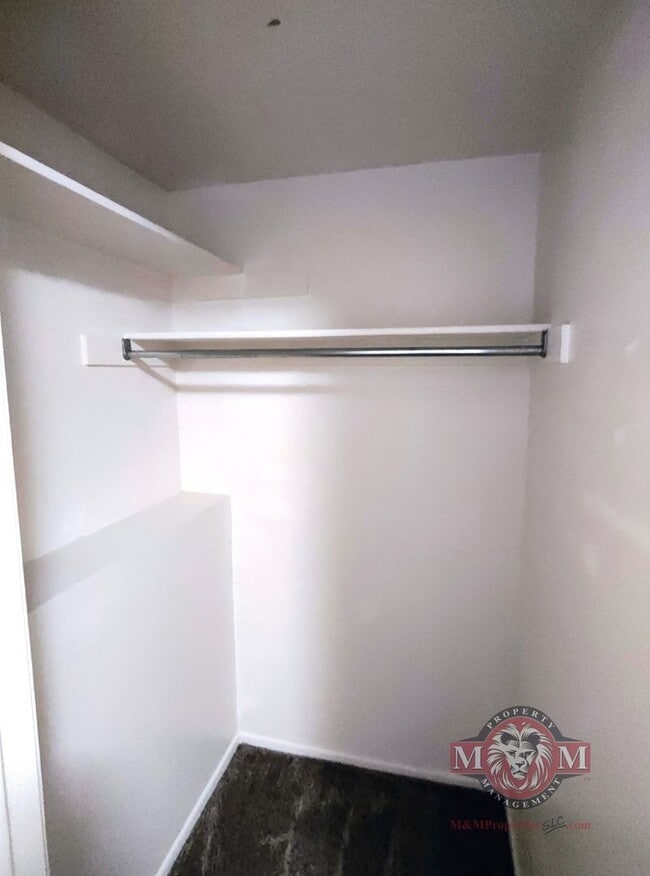 Building Photo - Beautiful Remodeled 4 Bd 2 Bath Home