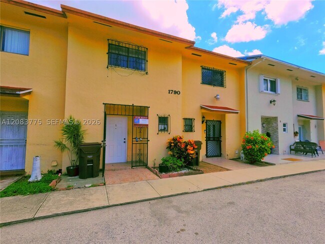 Building Photo - 1790 W 58th St