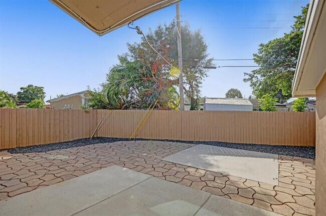 Building Photo - 651 NE 59th Ct