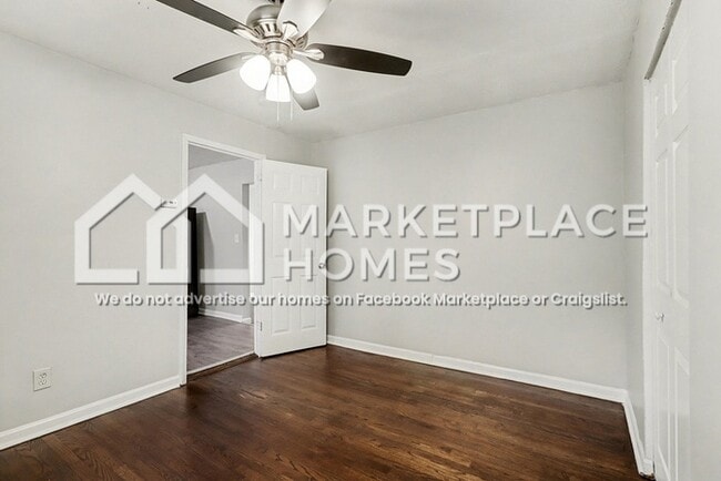 Building Photo - 939 Redford Dr SE