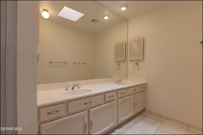 Building Photo - 601 Firedale Ln